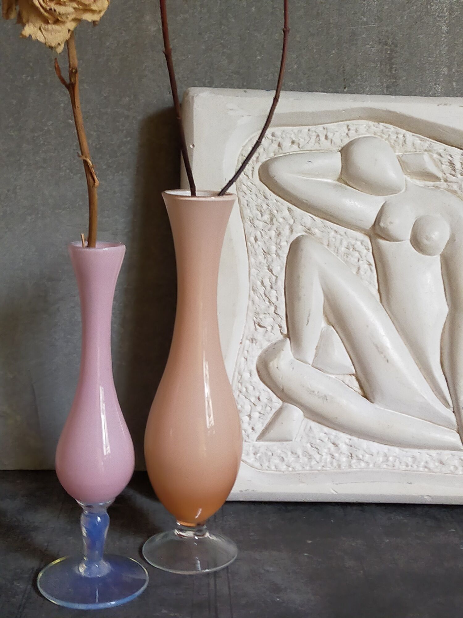 Duo of soliflores vintage glass and opaline