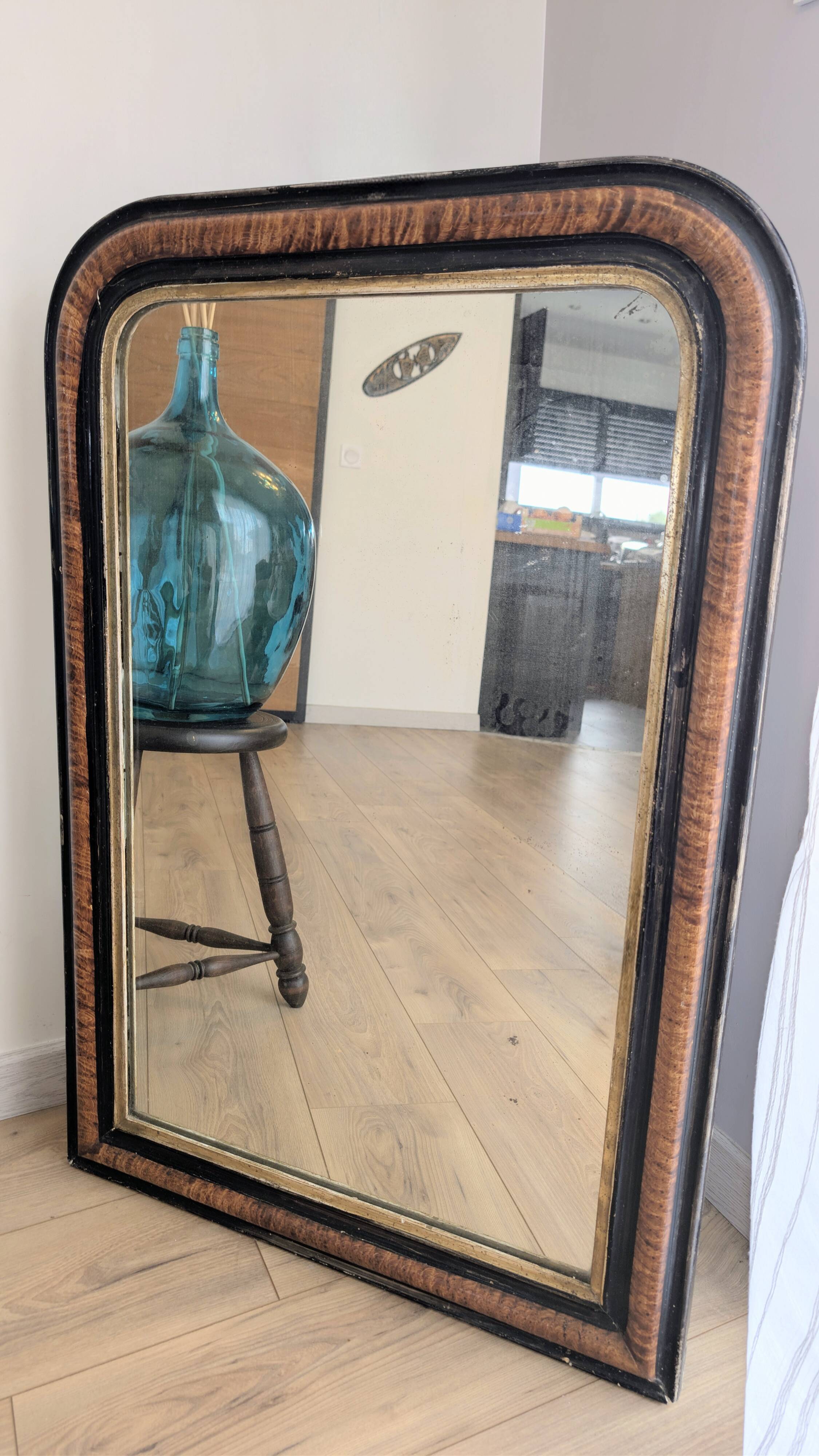 Louis-Philippe style mirror in black and gold flame wood - 96 x 66 cm