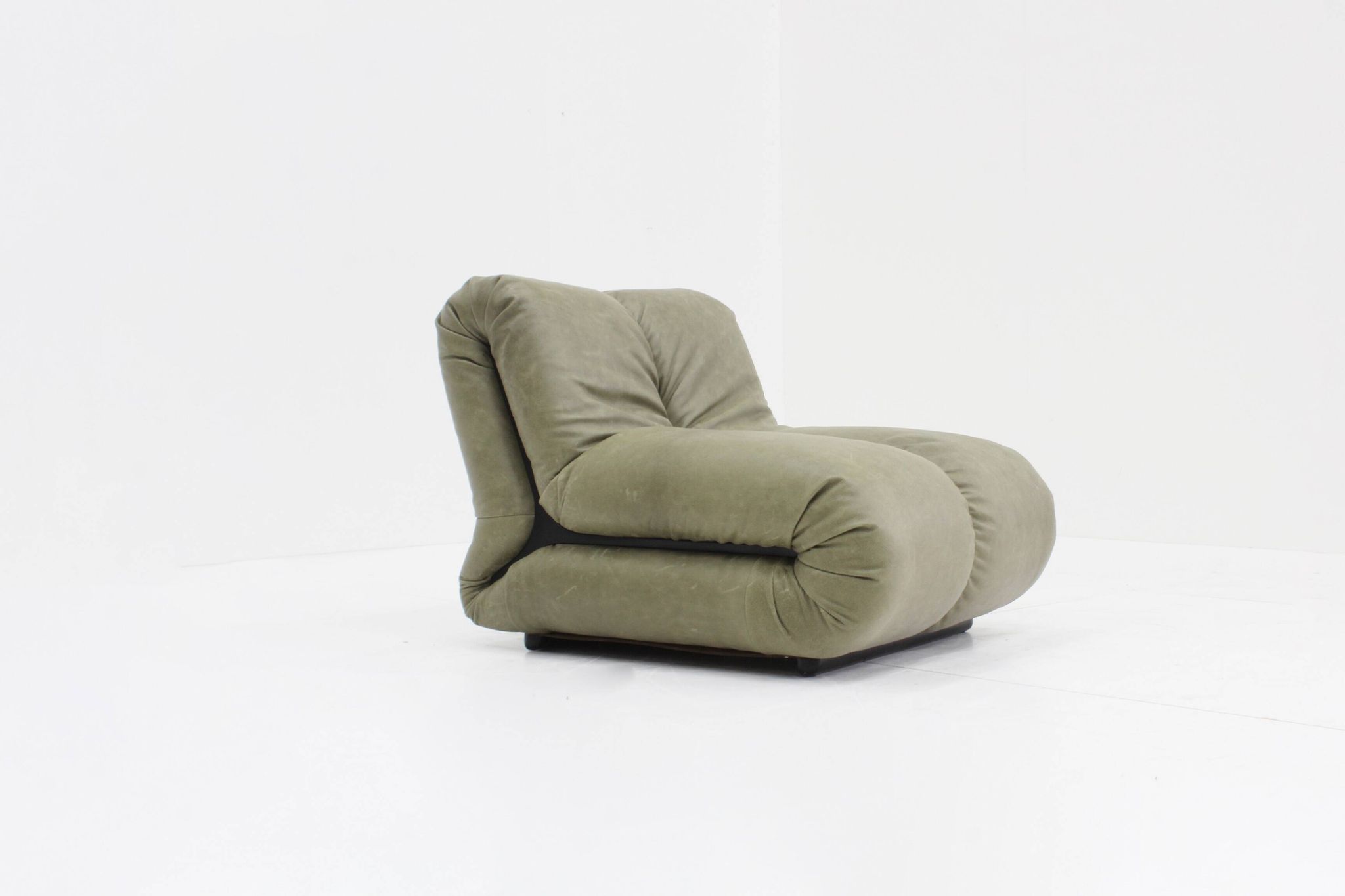 Pagru leather lounge chairs Claudio Vagnoni 1P Italy 1971