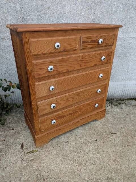 English commode with white handles