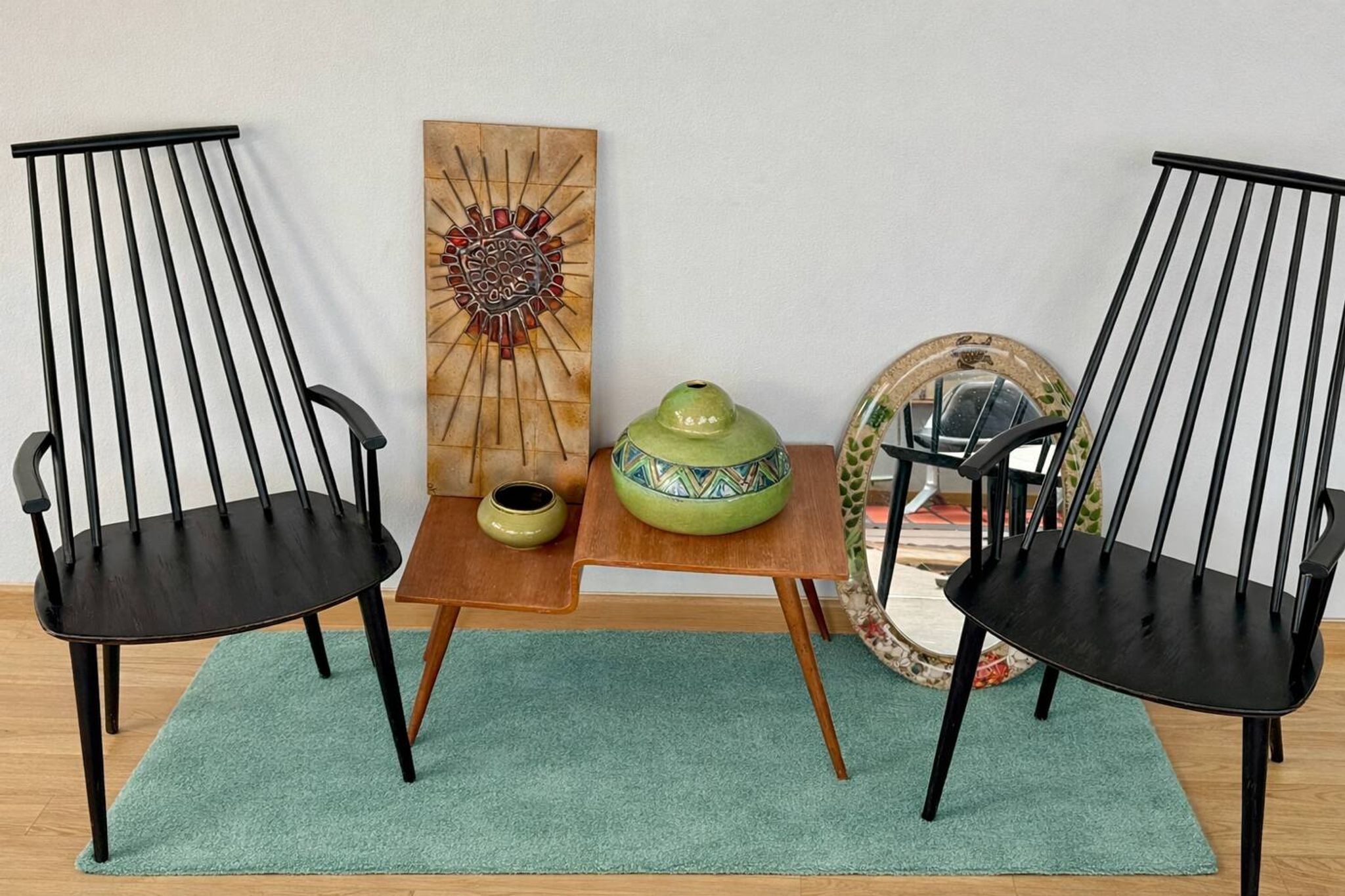 Armchair with armrests and Scandinavian bridge slats