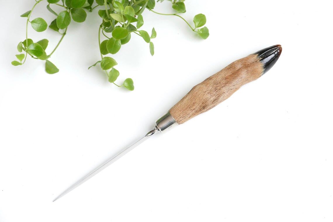 Coupe papier, manche patte de biche, années 60