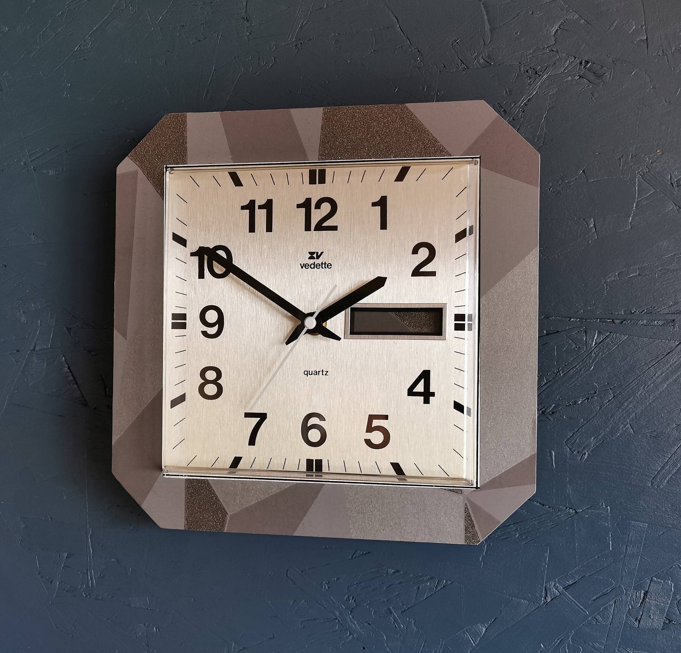 Vintage square silent wall clock "Vedette silver gray"
