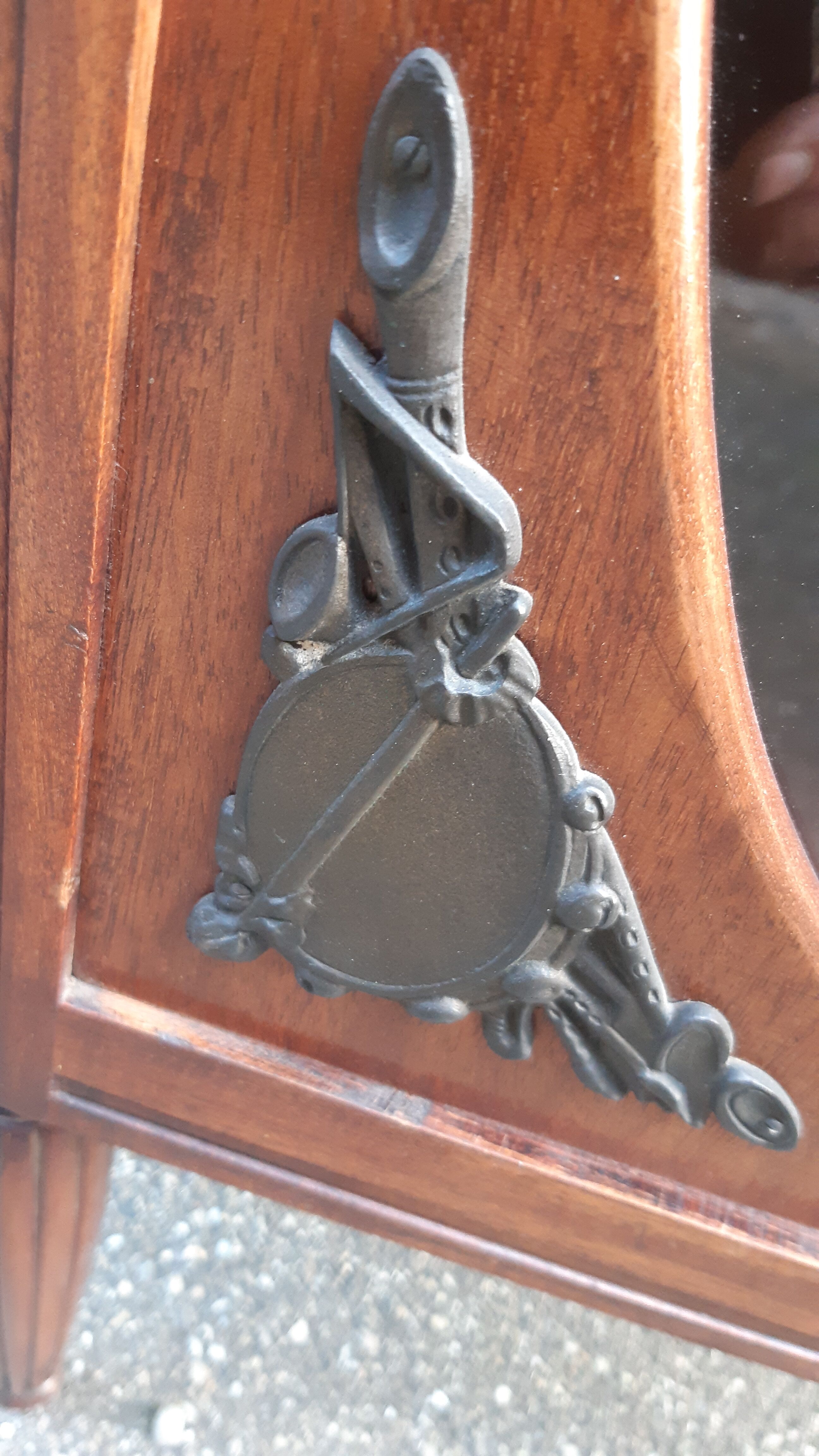 Vitrine style Louis XVI