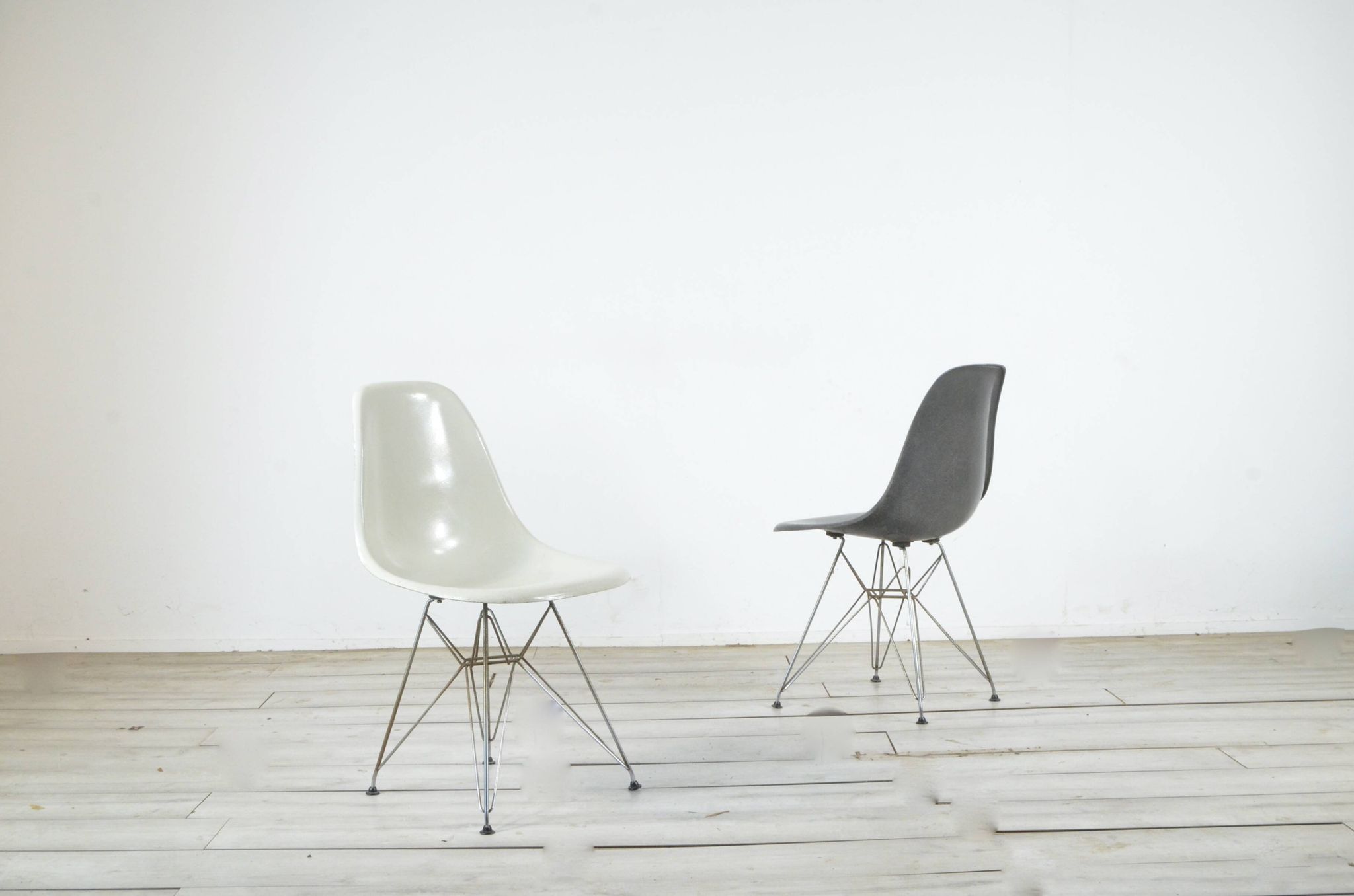 Set Of 2 Herman Miller Eames Dsr Chair Original Fiberglass Seats Modern Ret