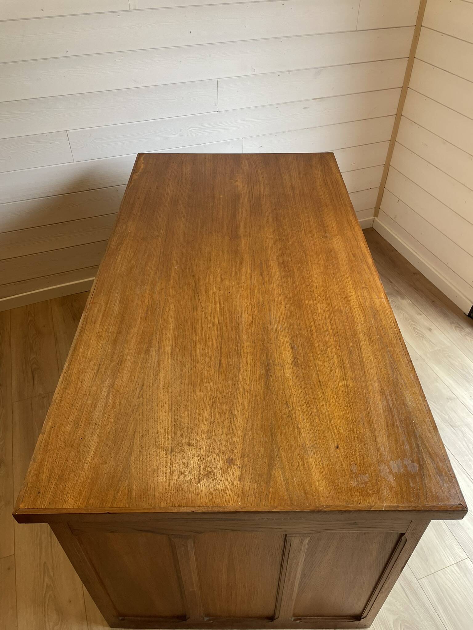 Bureau de ministre vintage double caisson en chêne – Milieu de pièce