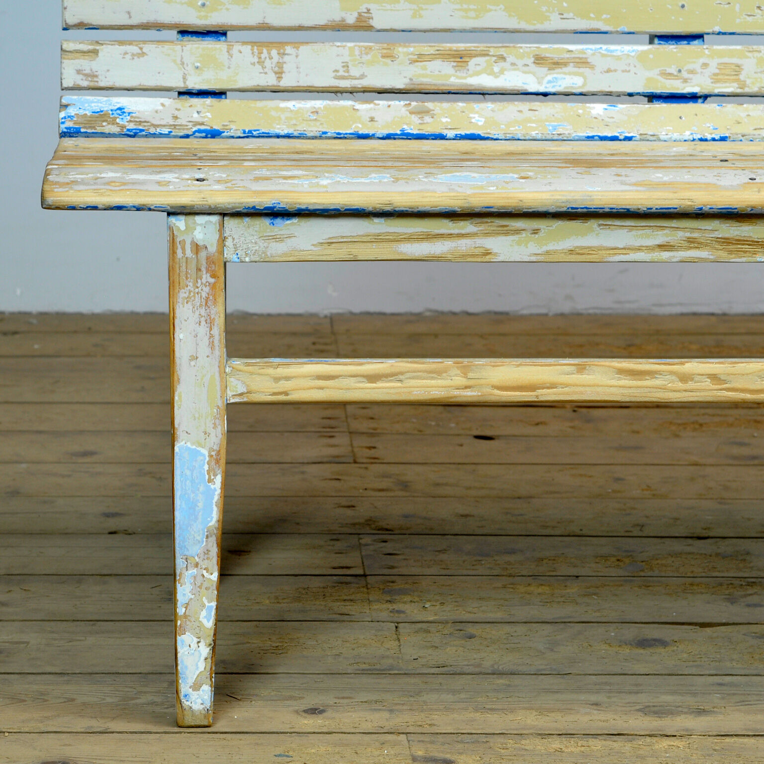 Train station waiting bench, circa 1940