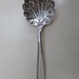 Cuillère saupoudreuse en métal argenté Ercuis