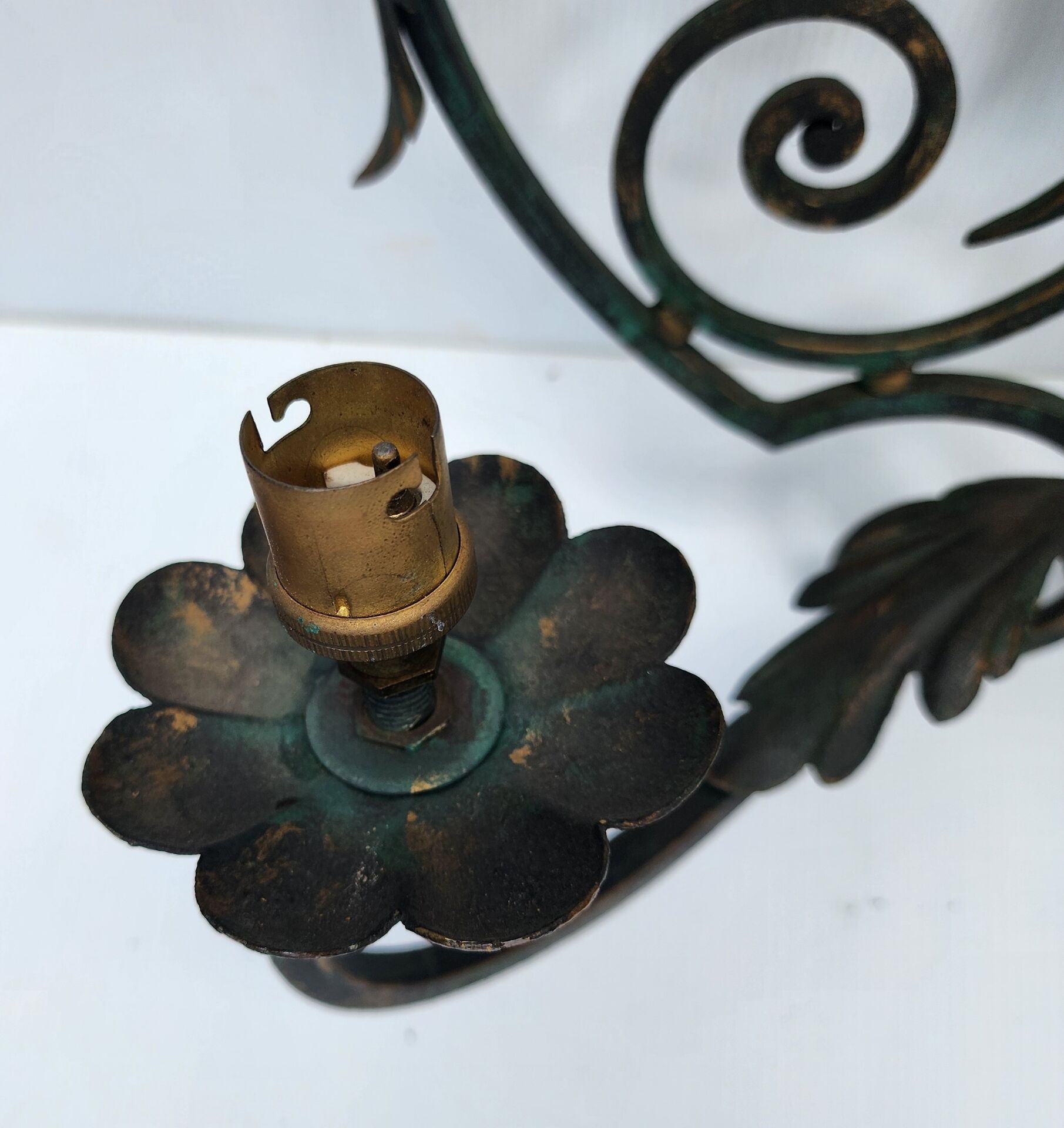 Ancienne paire d'appliquer fer forgé style baroque