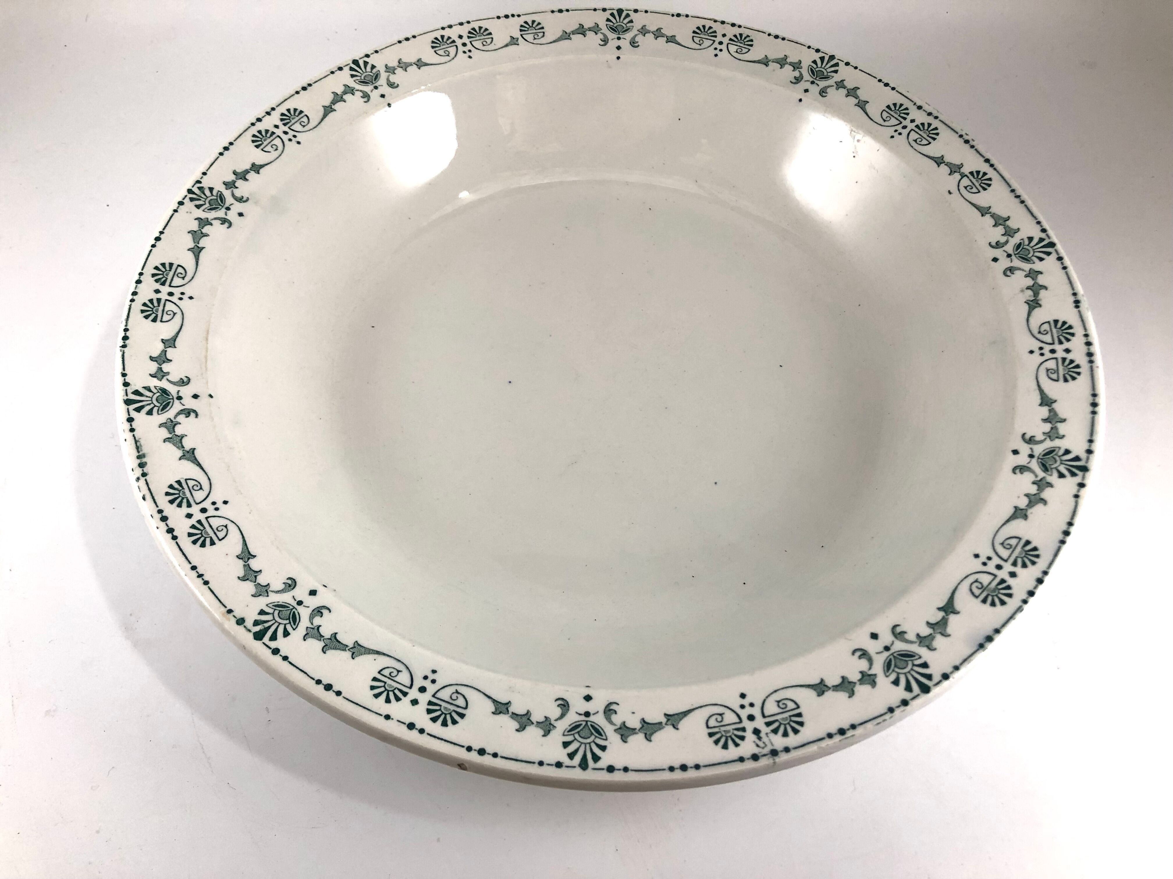 Flat round hollow 28,5cm iron earth Gien Etruscan