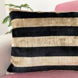 Cushion Ikat velvet black cream