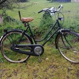 Velo hollandais batavus assise dos droittres confortable. 3 vitesses integrer dans moyeu