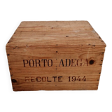 Old wooden crate Porto ADEGA
