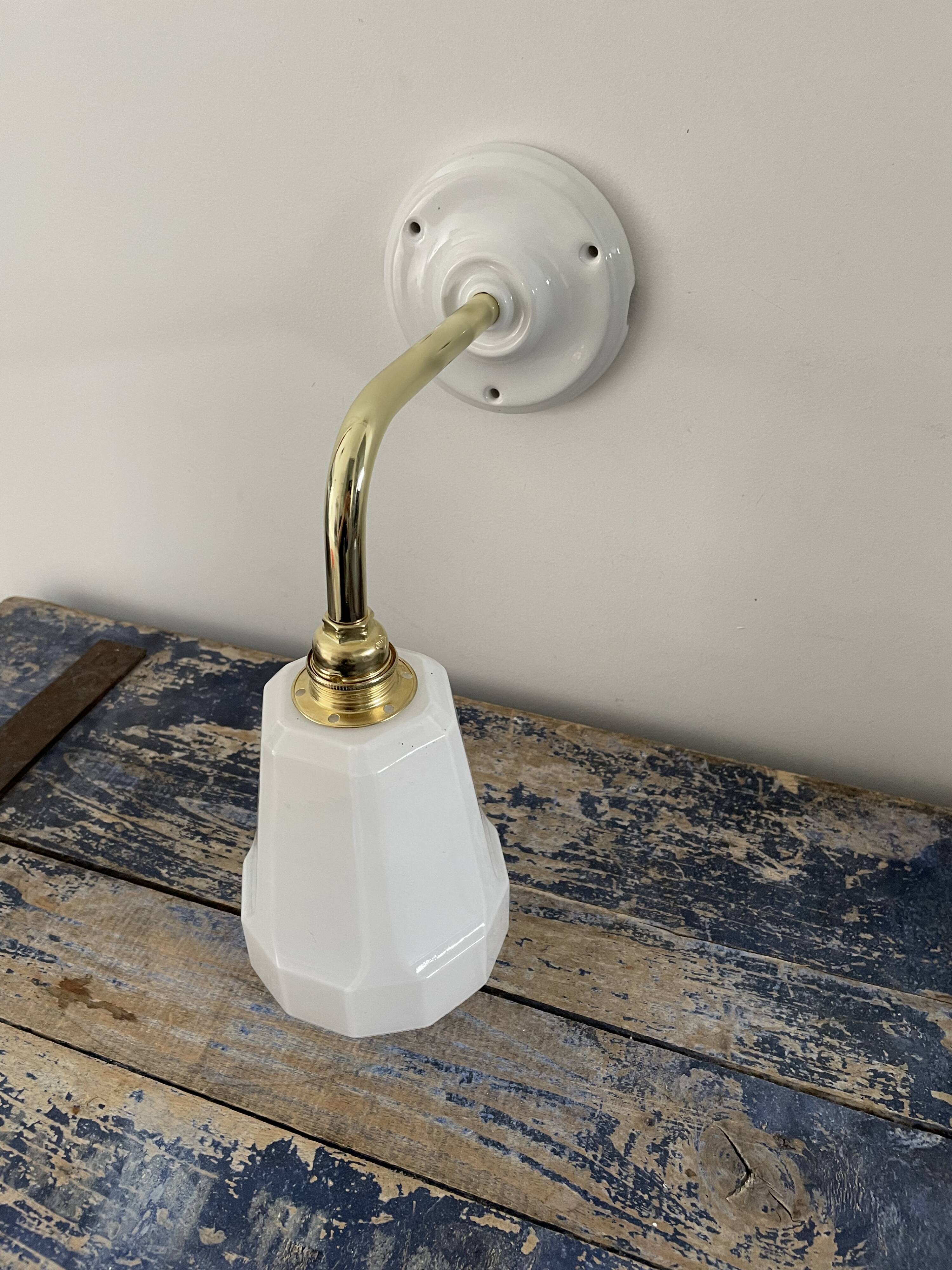 Wall lamp in white opaline and ceramic