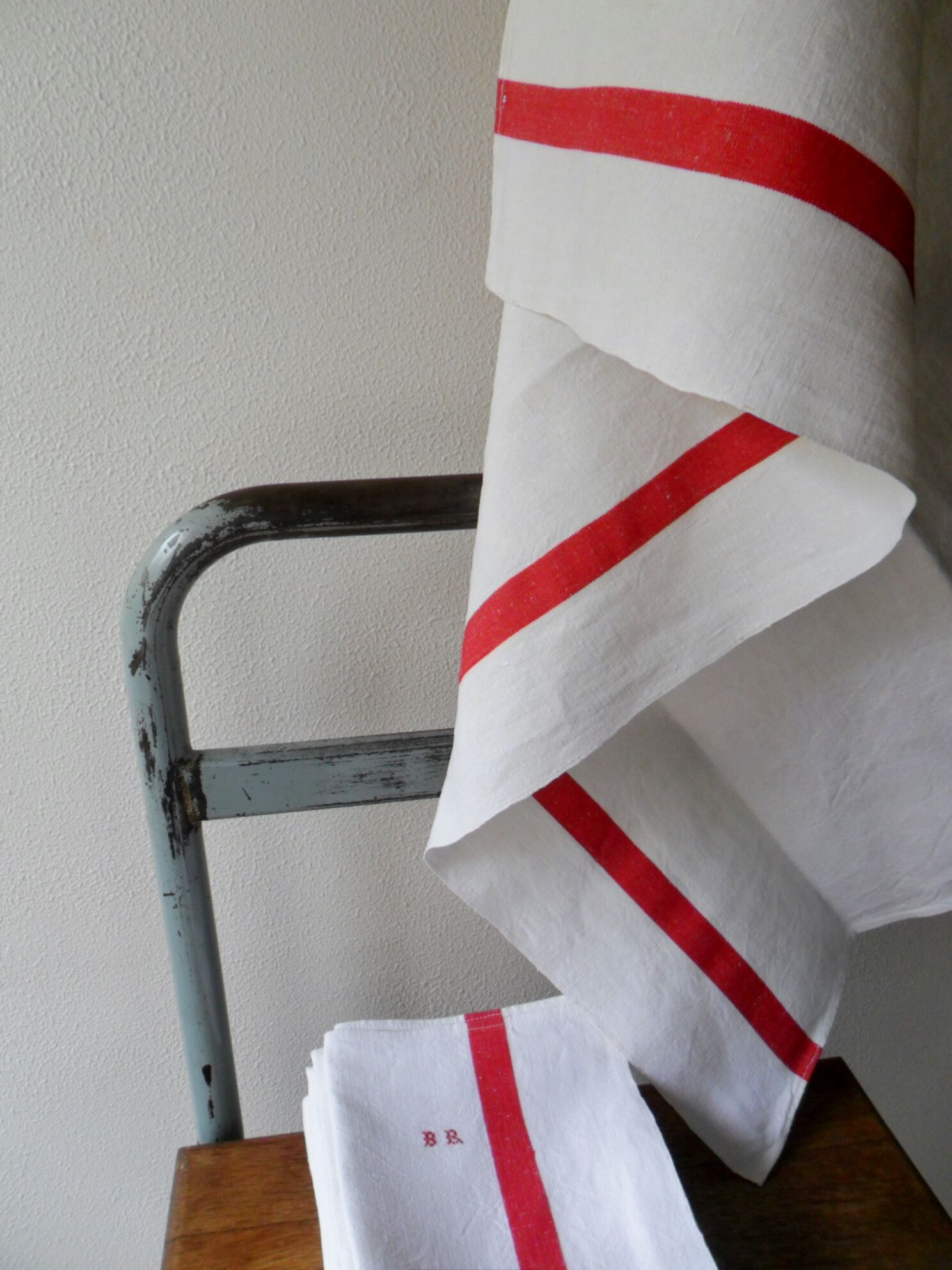 Set of 6 antique half-cloths, embroidered BR