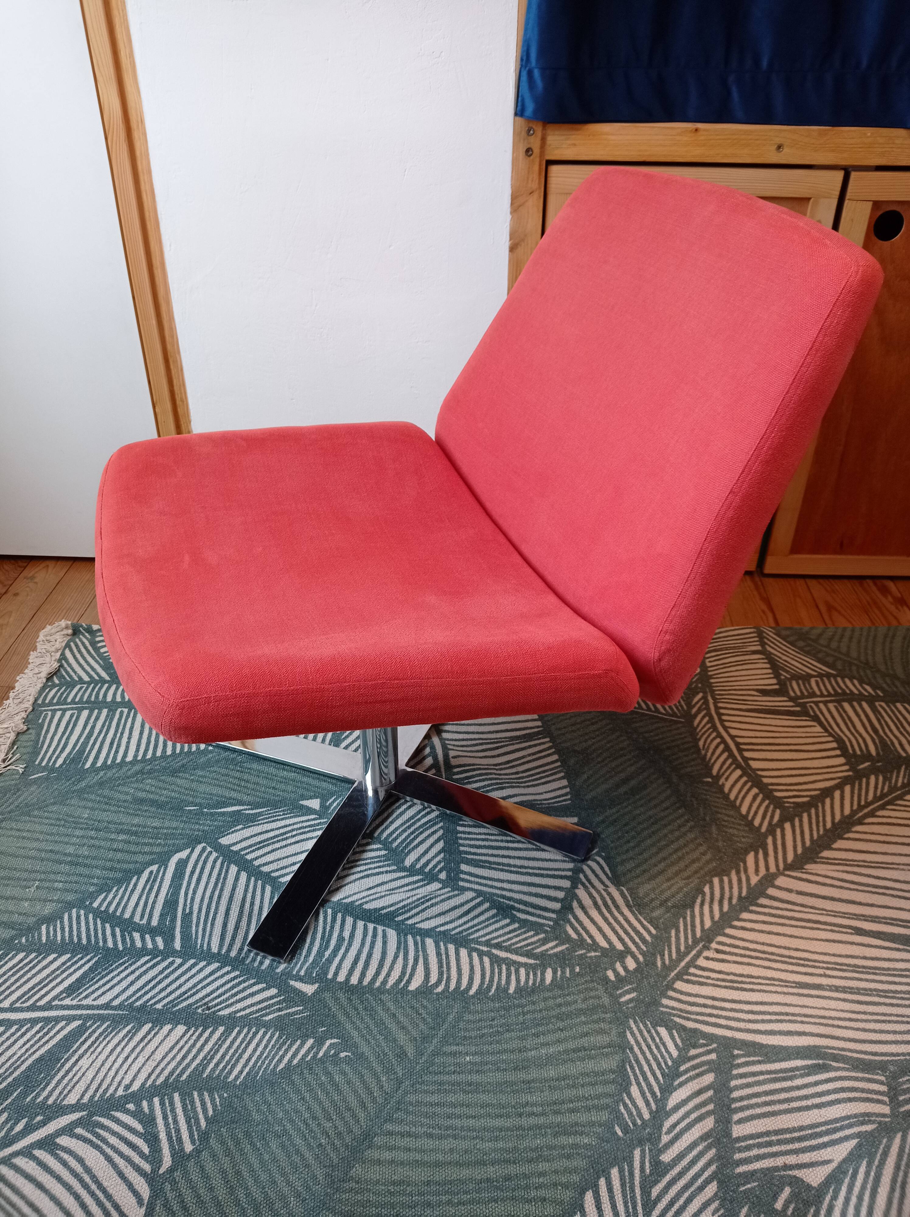 Fauteuil lounge pivotant et ottoman