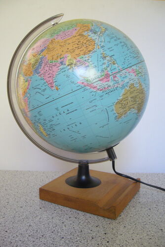 Globe terrestre lumineux mappemonde