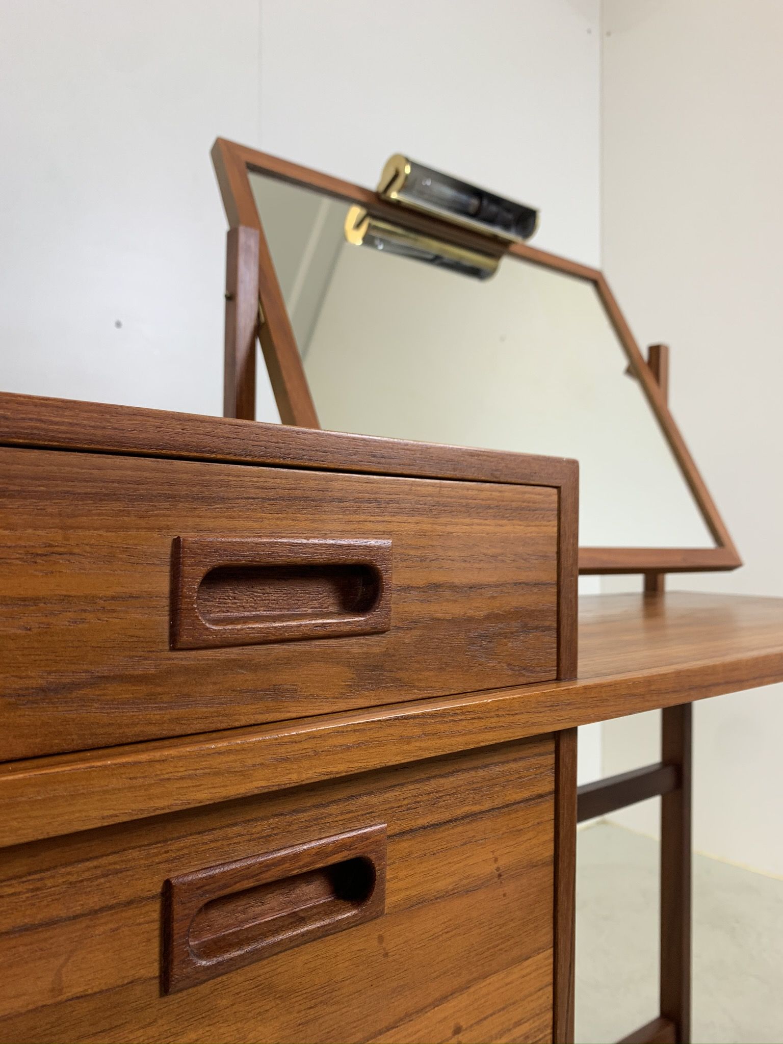 Coiffeuse en teck du milieu du siècle par AB Glas & Trä, années 1960