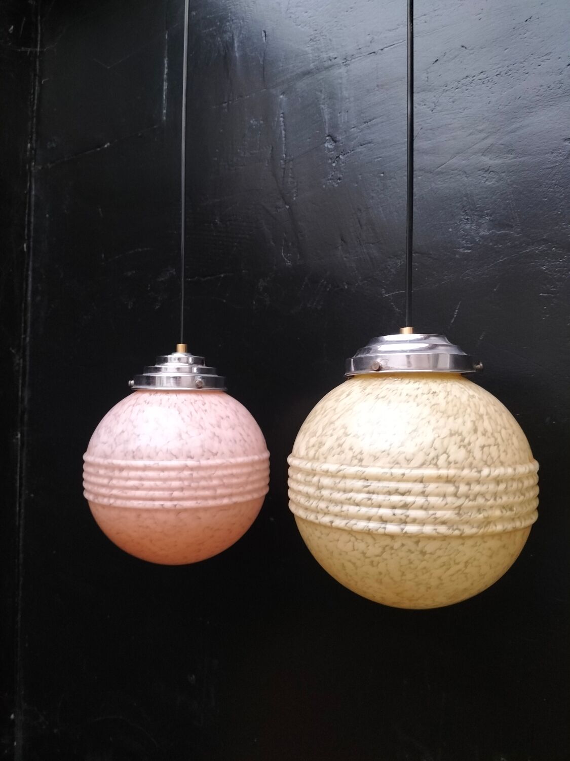 2 glass suspensions from Clichy