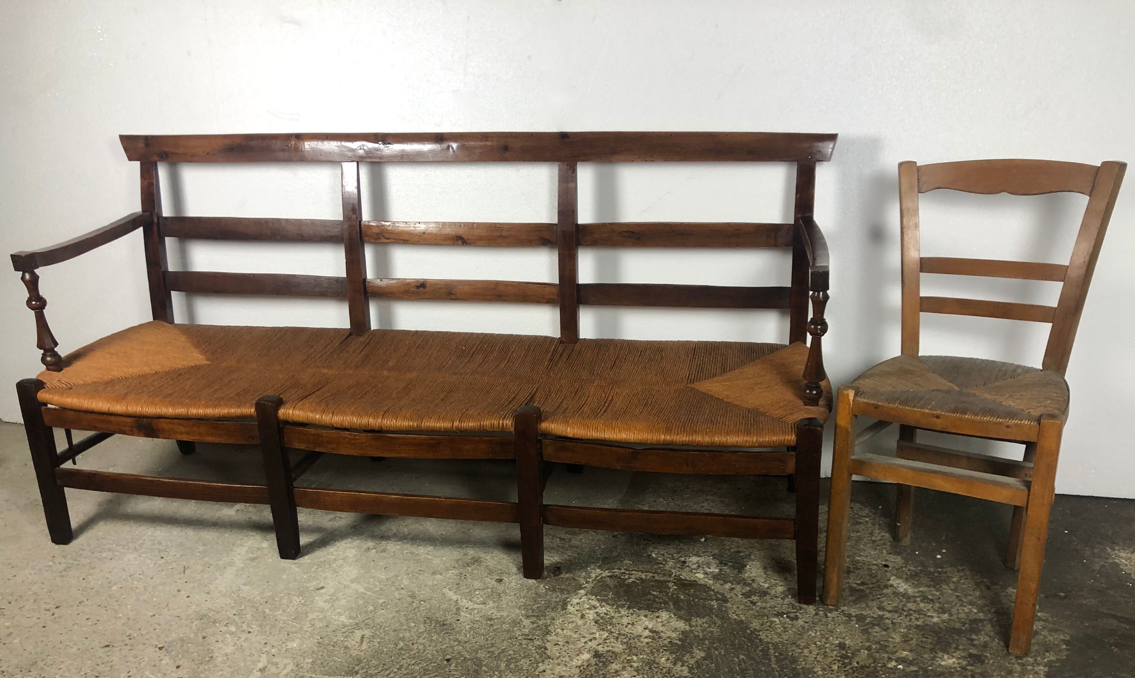 Mulched bench Provençal oak and walnut in late 18th century