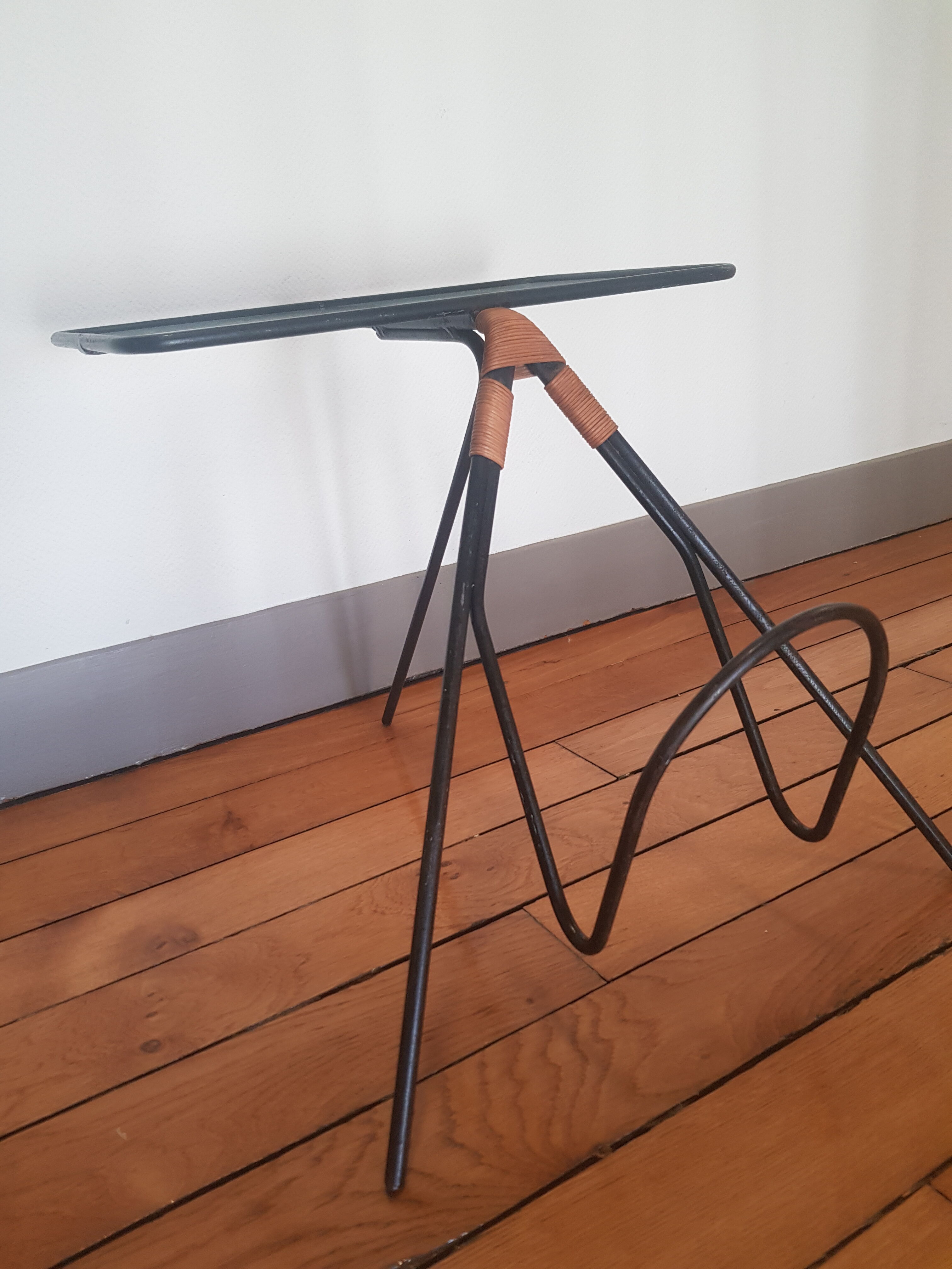 Coffee table/review holder
