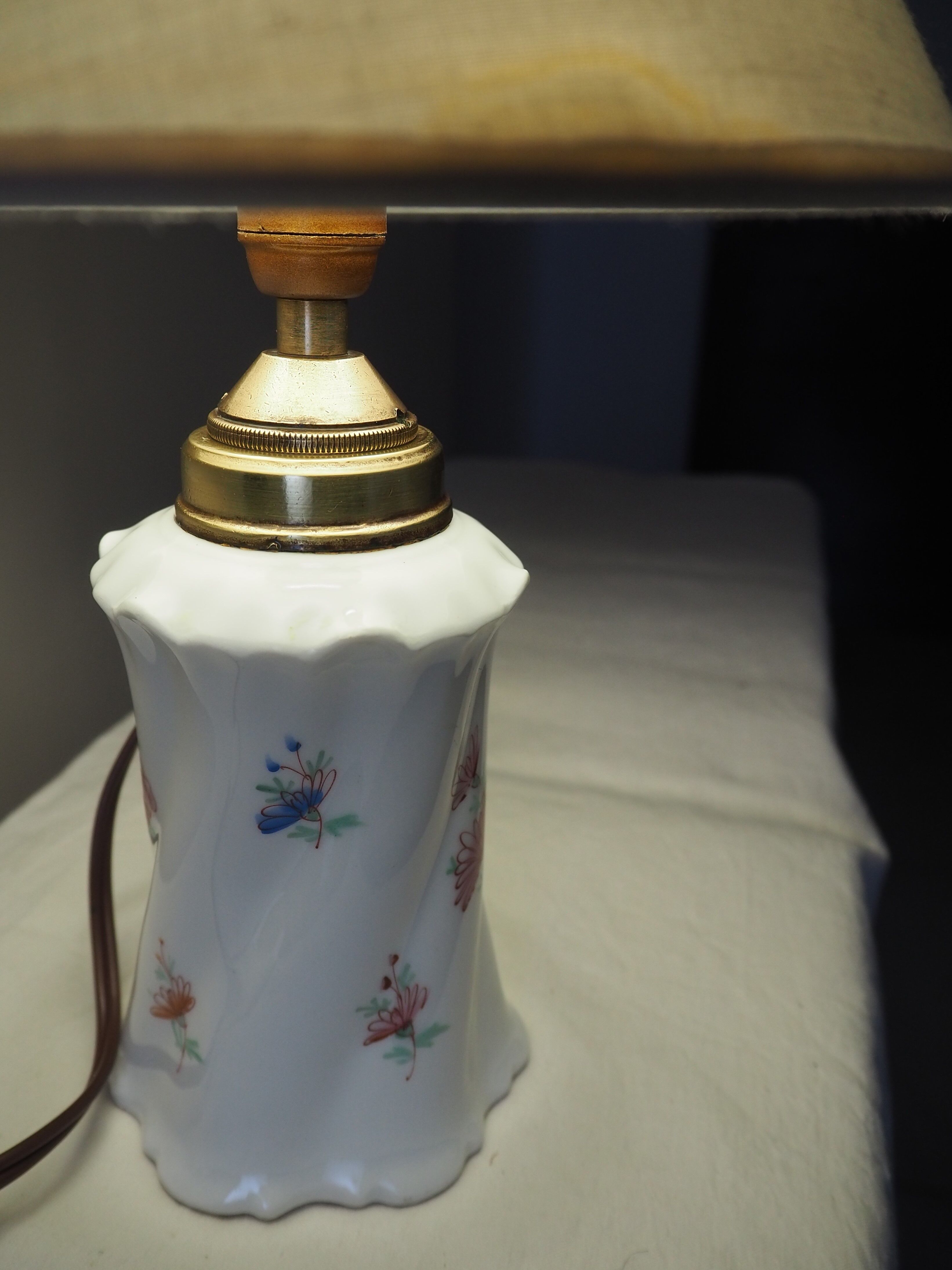 Table lamp in earthenware