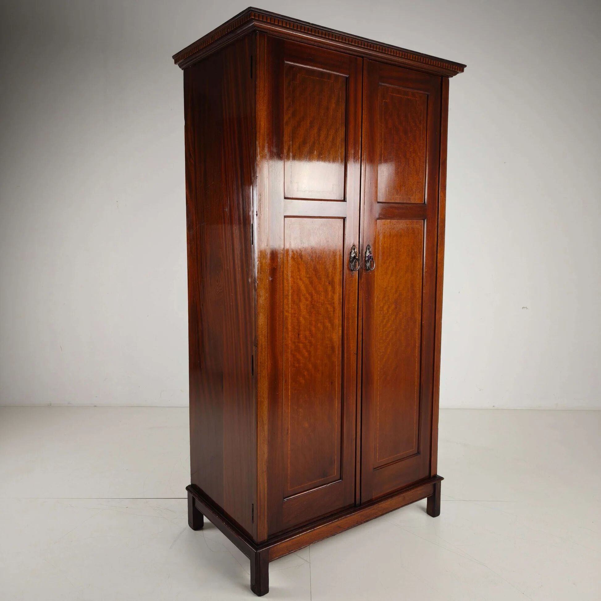 Garde-robe d'homme Maple & Co. du début du 20e siècle
