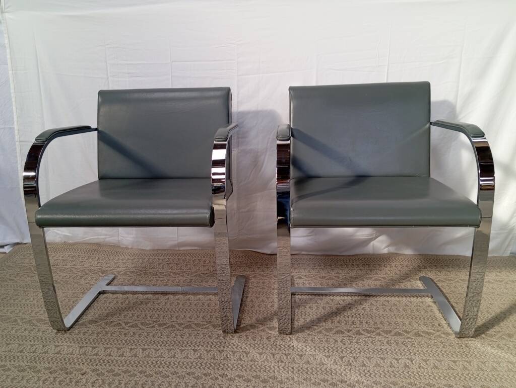 Paire de fauteuils cuir  BRNO, design de L. Mies Van Der Rohe
