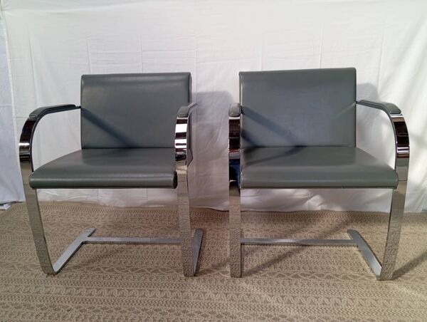 Paire de fauteuils cuir  BRNO, design de L. Mies Van Der Rohe