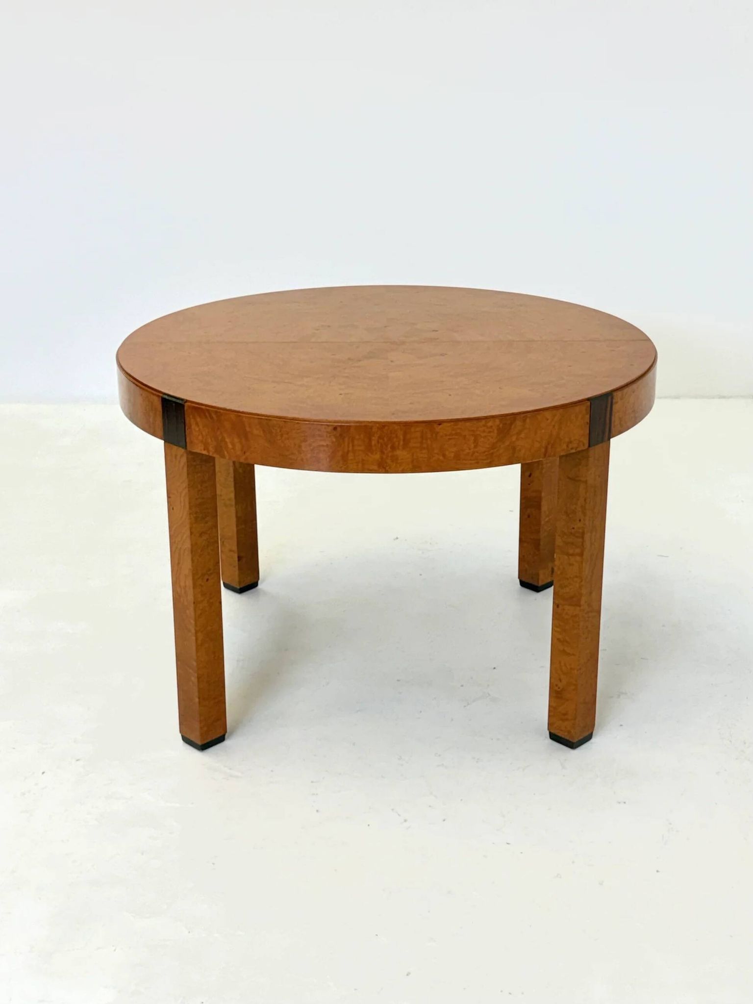 Table à manger ronde en bois de noyer vintage par Grange