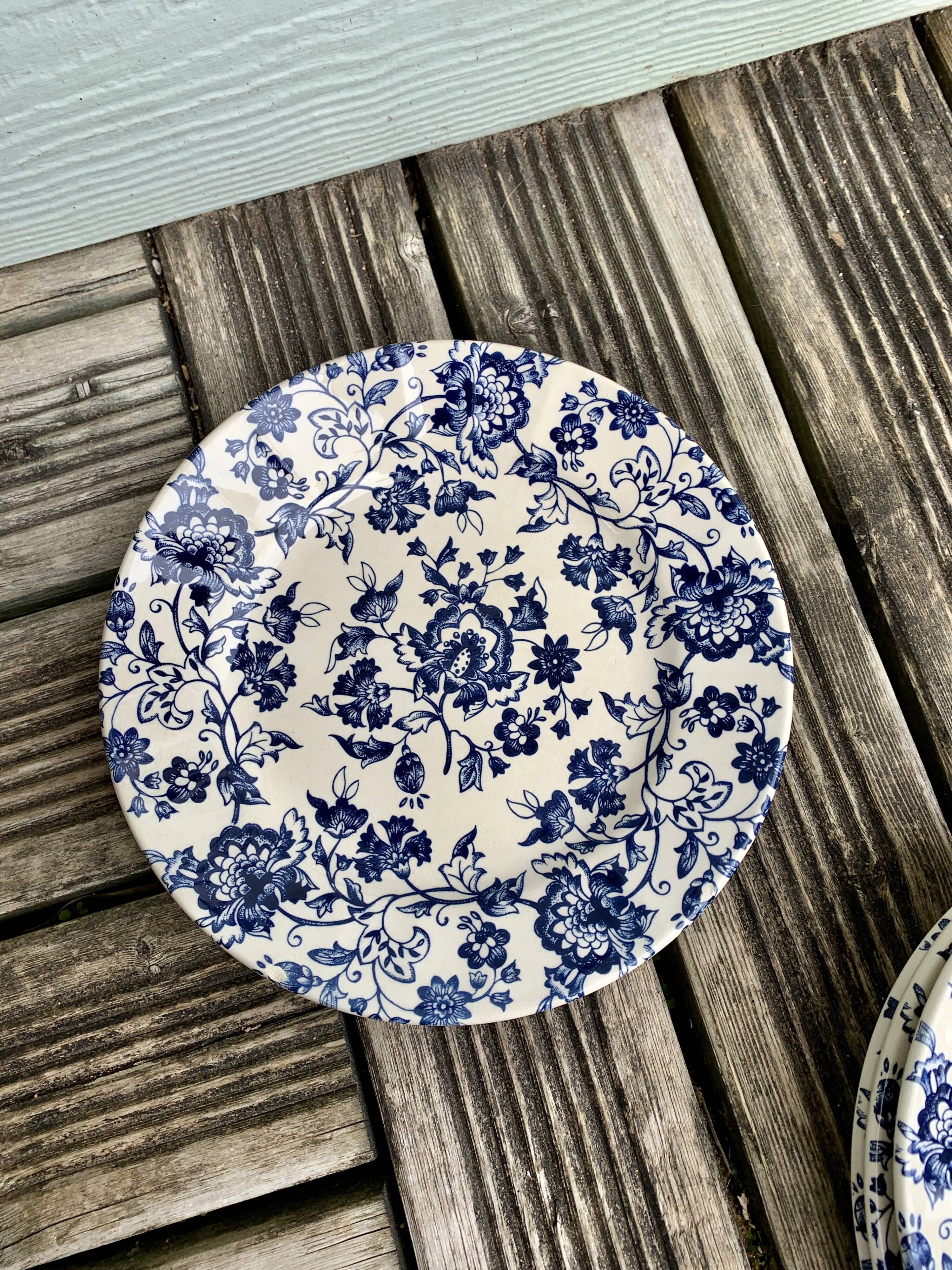 5 vintage plates with blue flowers
