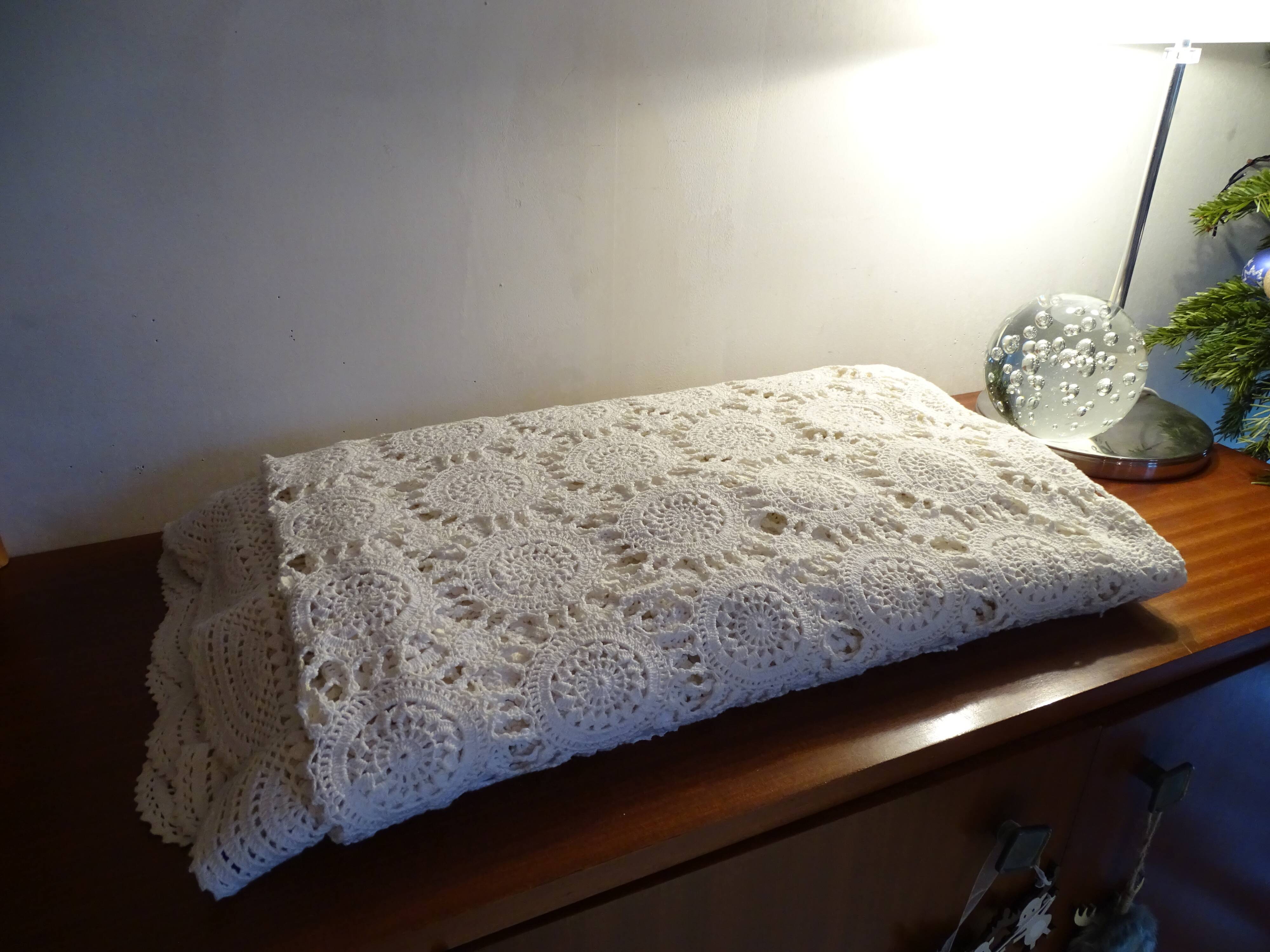 Antique crochet bed cover 275 x 255