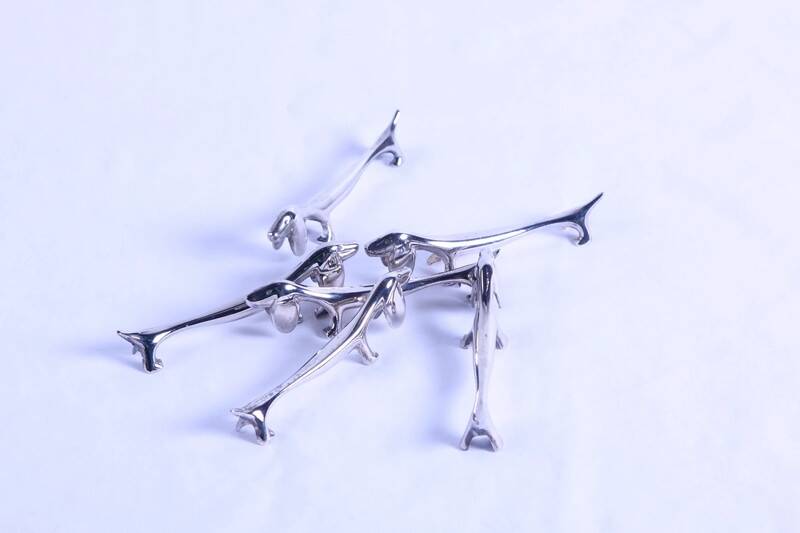 6 vintage metal dog-shaped knife holders