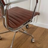 Eames style office chair with wheels