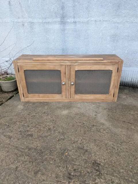 Vitrine, meuble à suspendre
