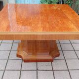 Art Deco table in moiré mahogany from the 1930s.