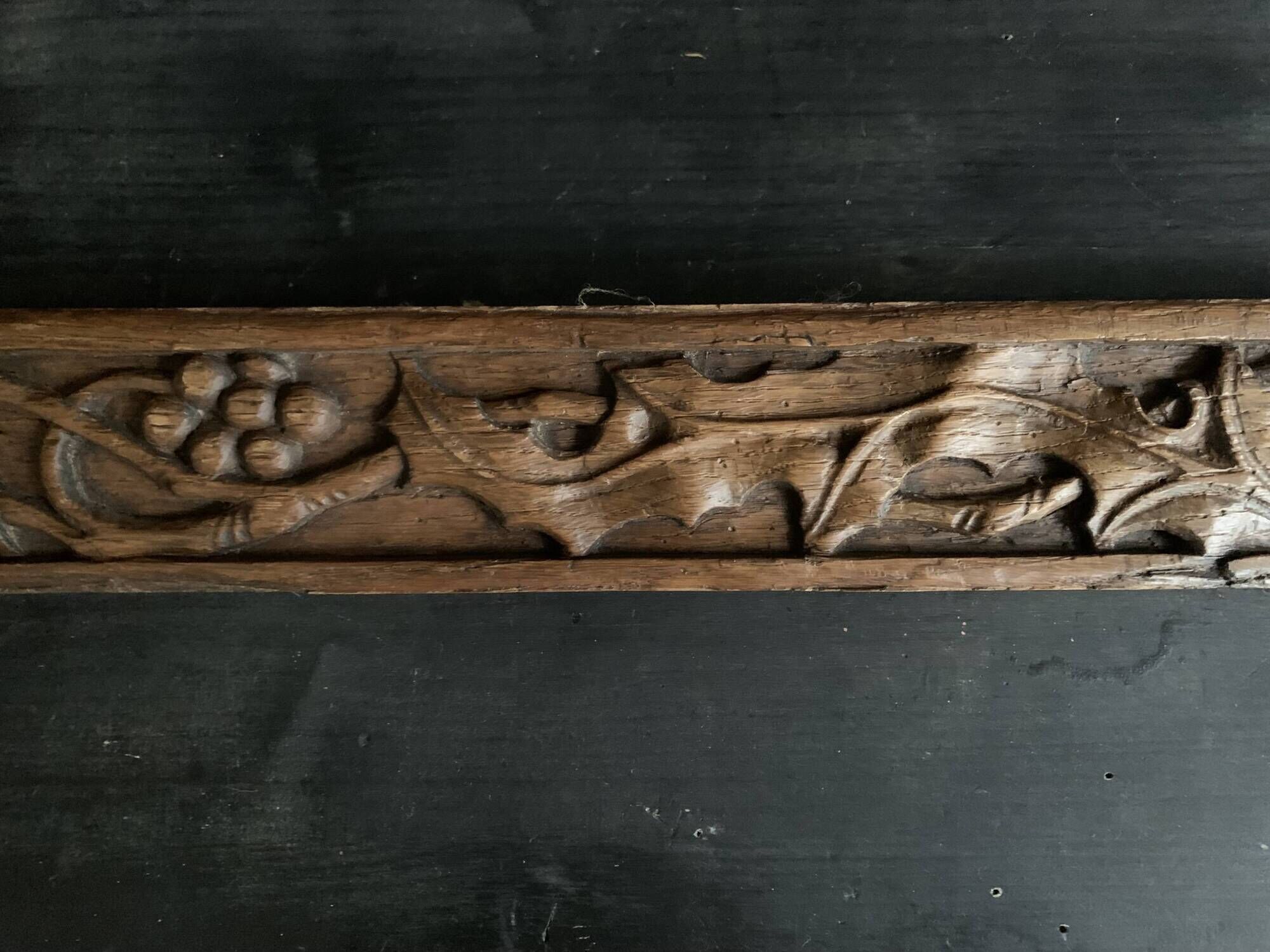 Haute époque wall frieze in carved walnut wood, 16th century