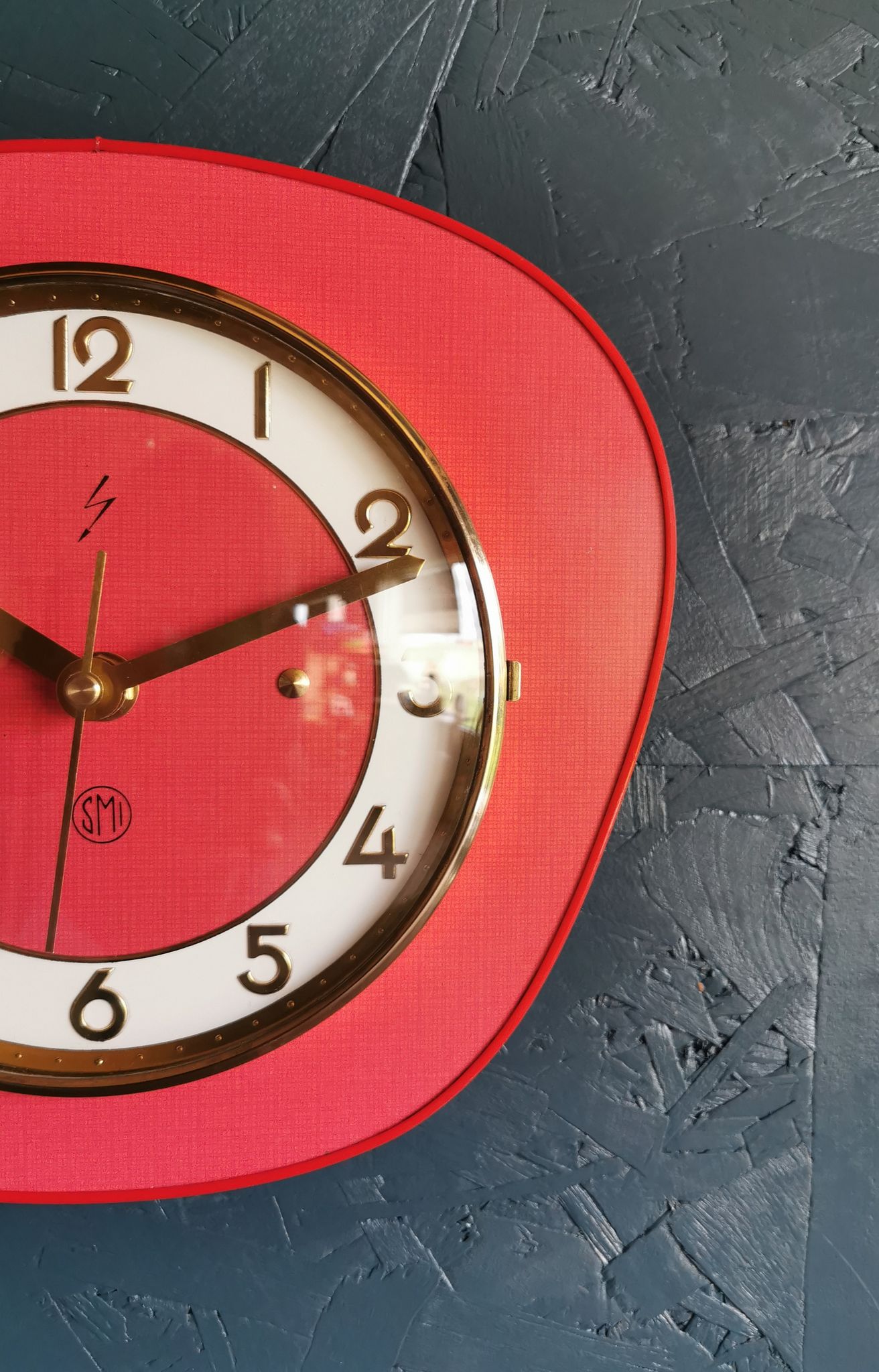 Horloge formica vintage pendule murale silencieuse trapèze "SMI rouge"