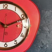 Horloge formica vintage pendule murale silencieuse trapèze "SMI rouge"