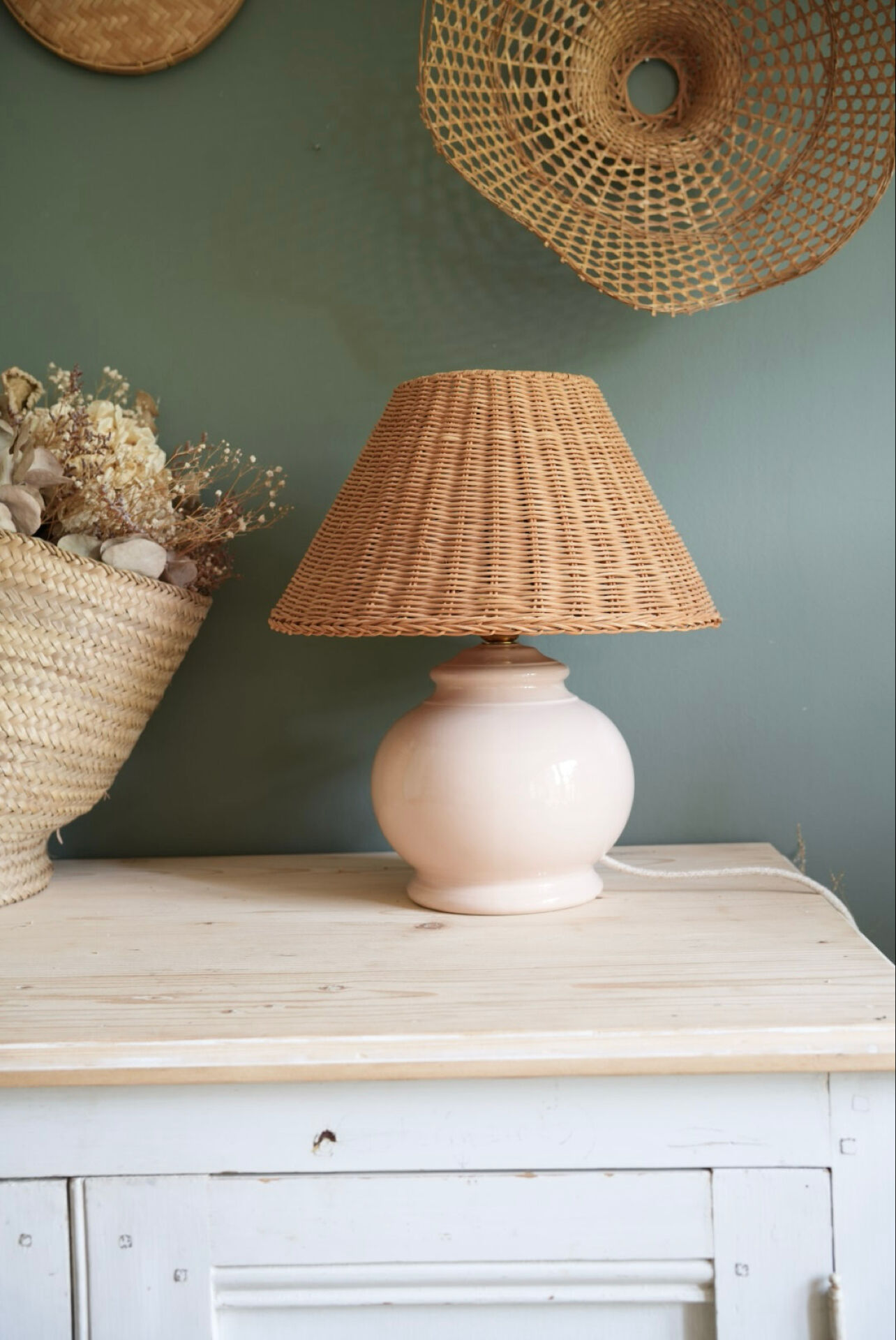 Ceramic and rattan table lamp