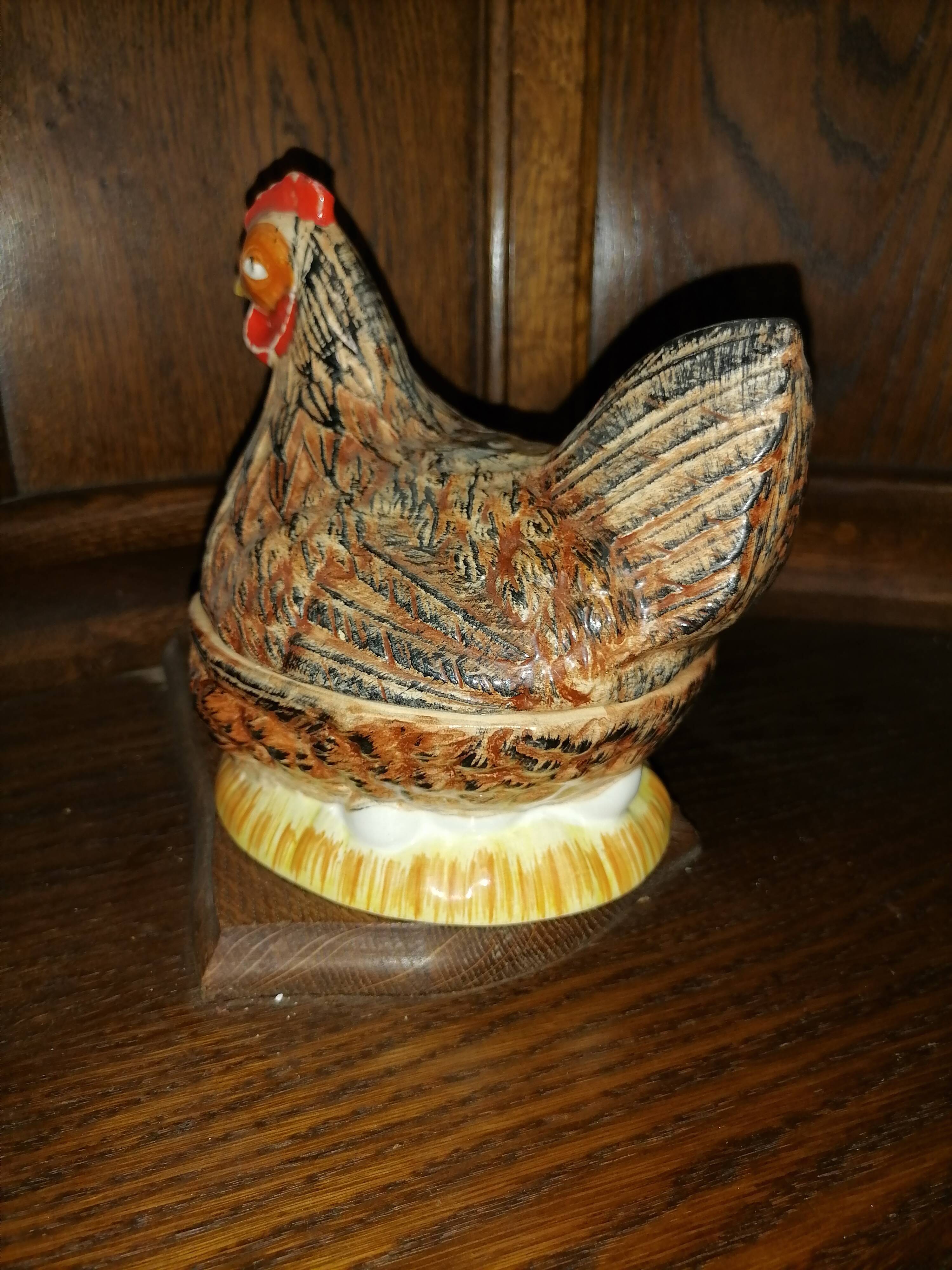 Terrine earthenware hen