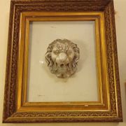 Ancien cadre doré ornement tête de lion sur plexiglas