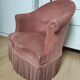 Fauteuil crapaud vintage rose poudré à franges