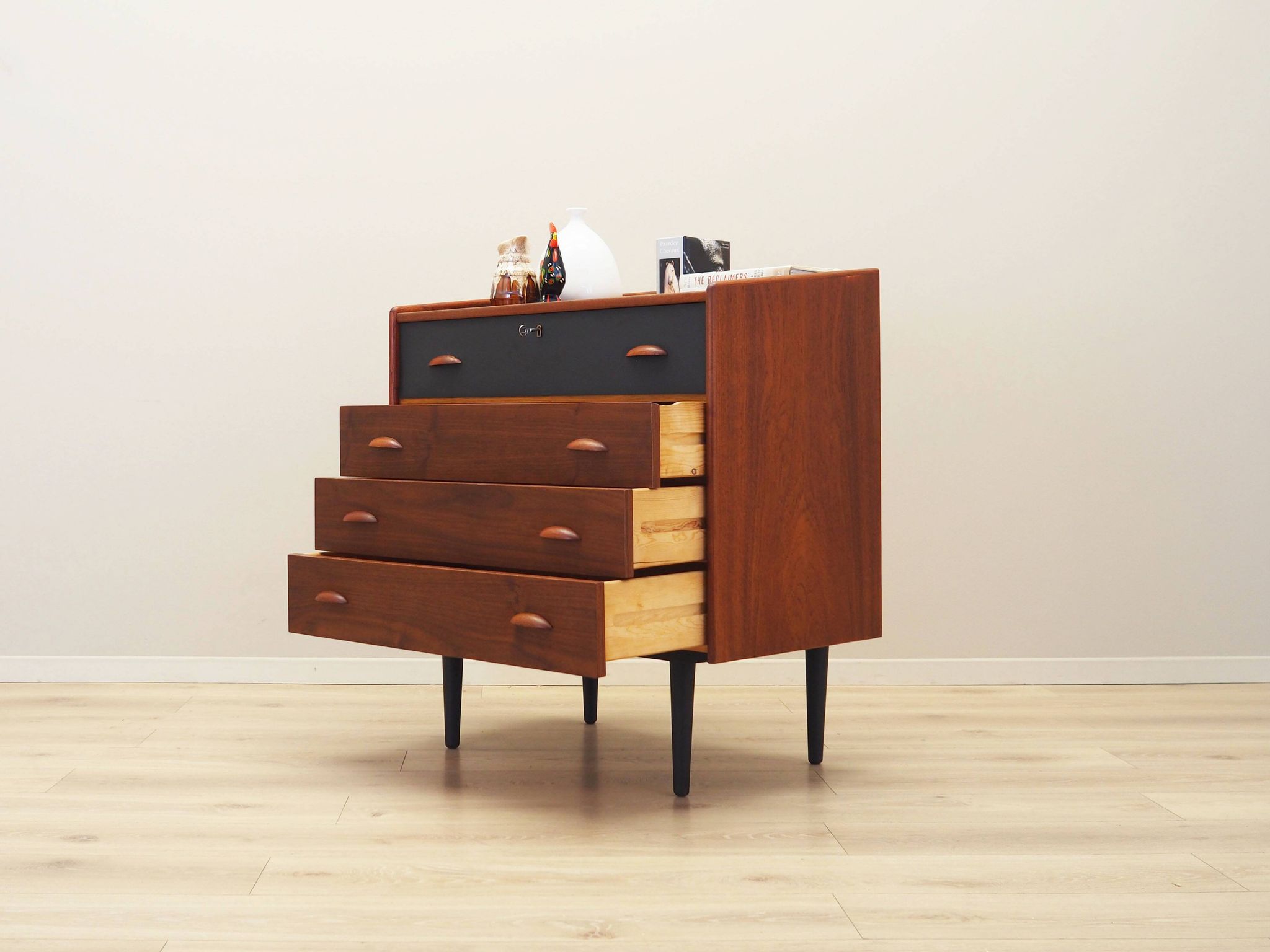 Coiffeuse en teck, design danois, années 1970, production : Danemark