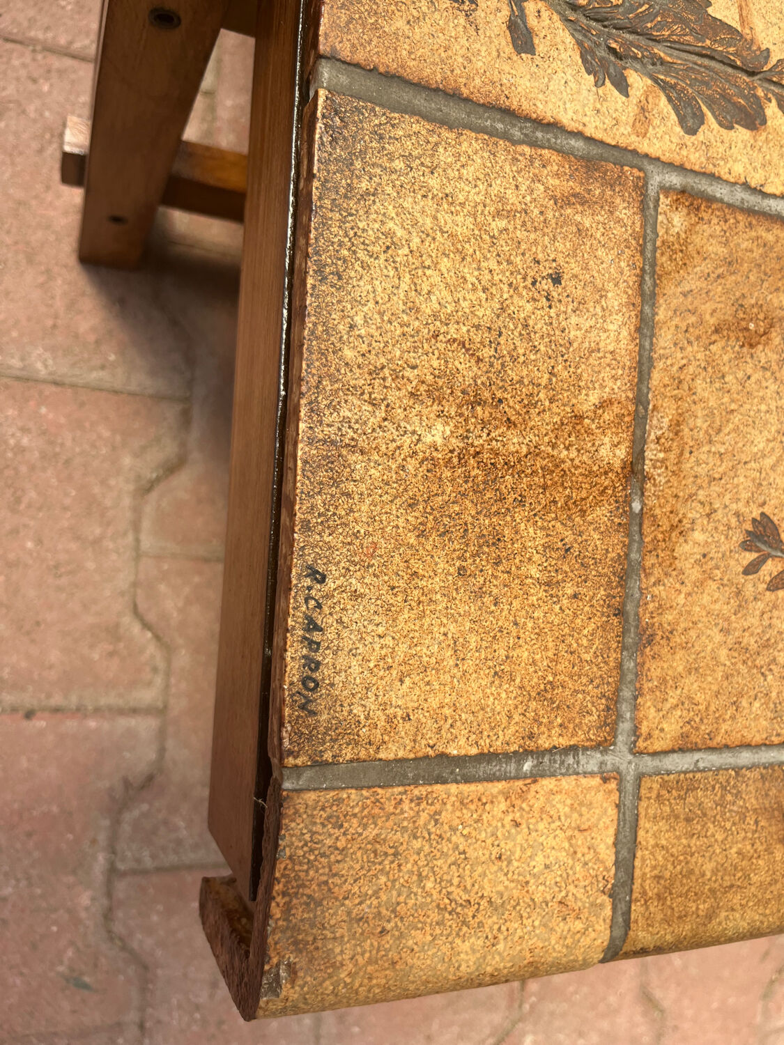 Roger ceramic capron coffee table in perfect condition