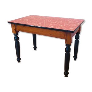 Table basse en formica rouge