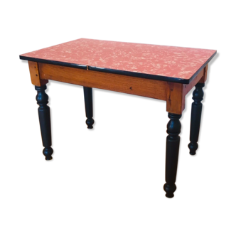 Table basse en formica rouge
