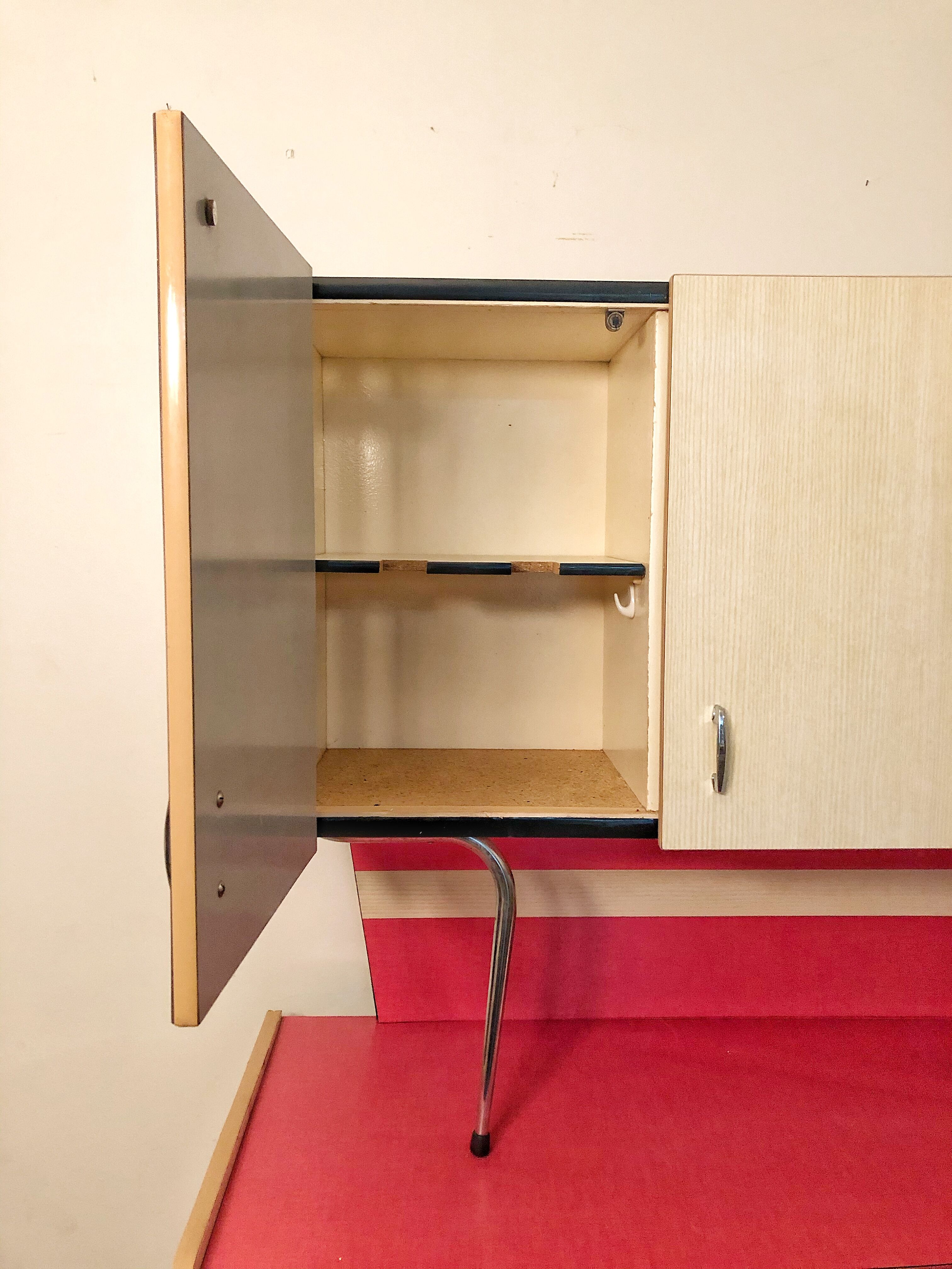 Kitchen furniture in formica