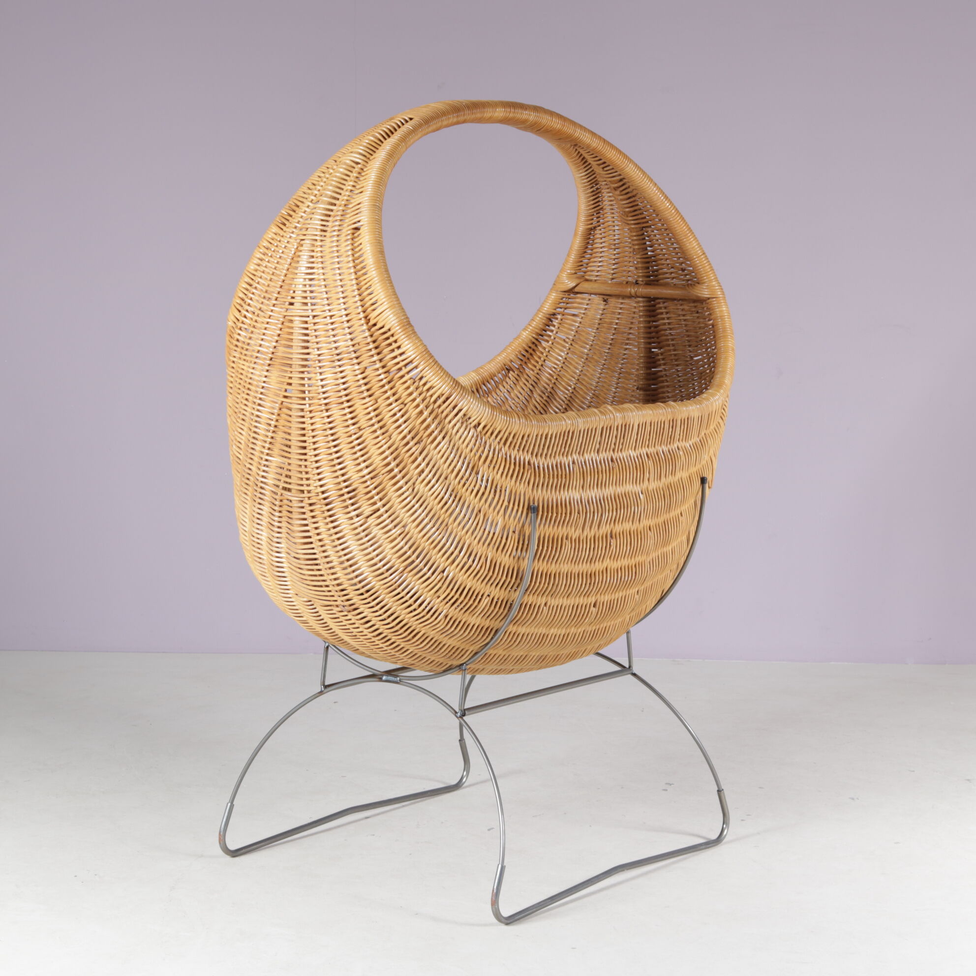 1960s wicker baby bed from the Netherlands