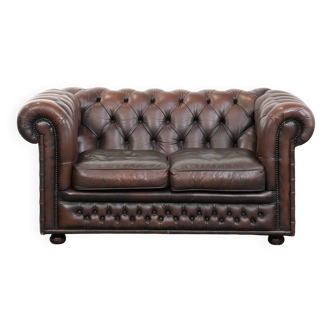Canapé Chesterfield vintage 2 places en cuir marron foncé de style anglais